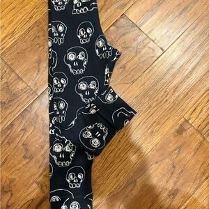Nununu Black and White Skull Print Leggings